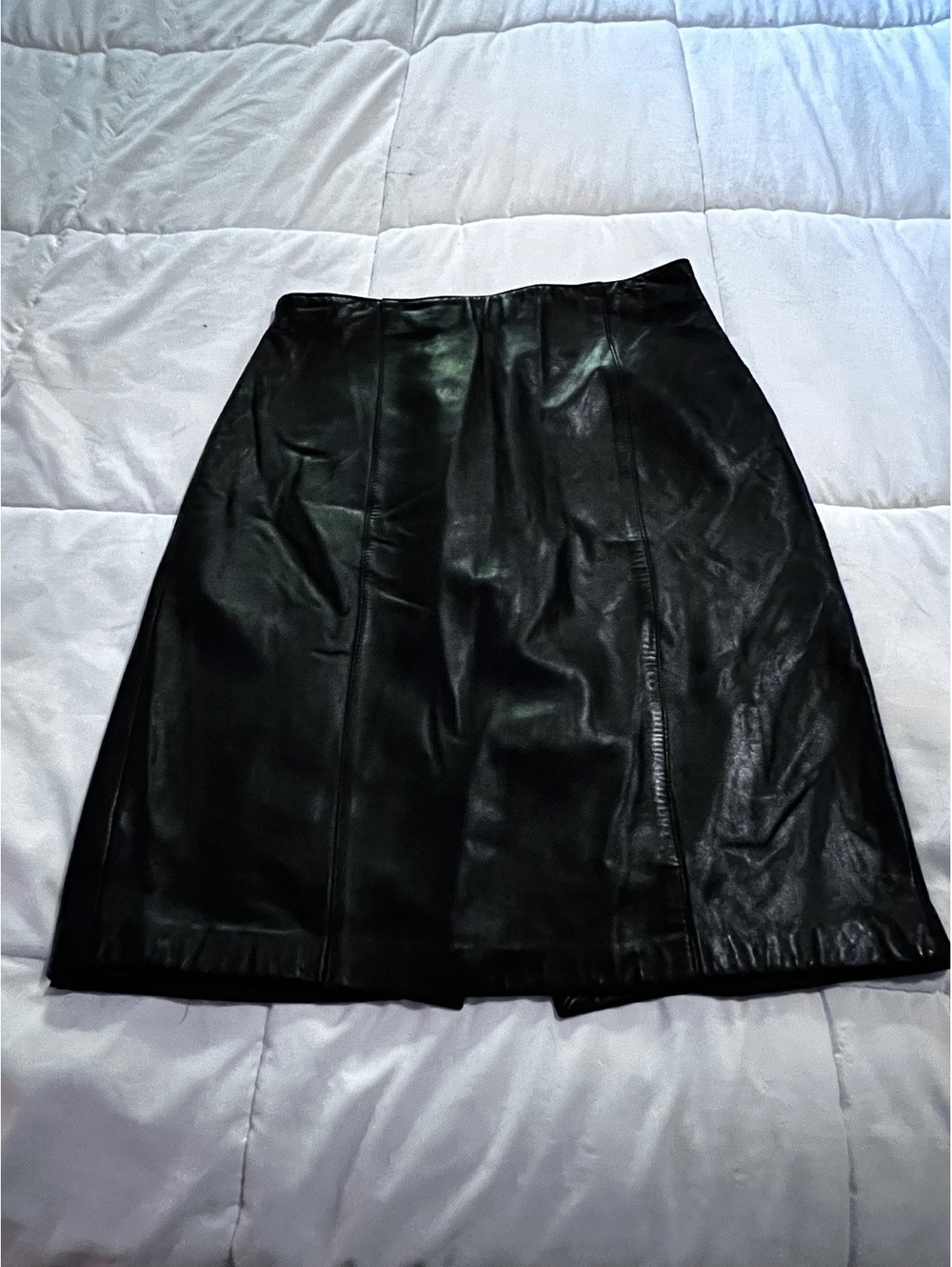 1990’s Soft Leather mini Black Skirt Lord and Taylor Women's Size 10 Zipper back